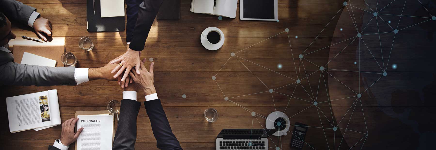  درباره تحلیلگران مانا